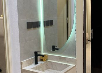 شقة بغرفة معيشة وغرفتين نوم 