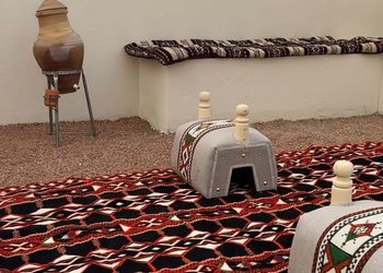 شقة بصالة ومسبح خارجي بجلسة خارجية