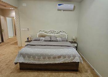 فيلا بمجالس واسعة وثلاث غرف نوم 