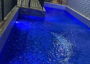 شاليه بسطح اخضر و ركن شواء
