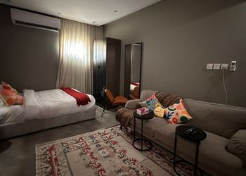 استديو هادئ بسرير ماستر 