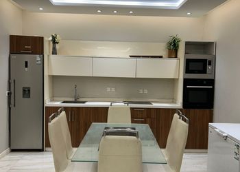 شاليه بصالة ومسطح اخضر 