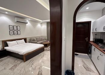استديو بأثاث مريح وبسيط 