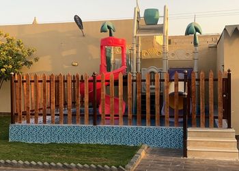 كوخ بثلاث غرف نوم ومسبحين