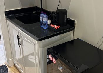 استديو هادئ بسرير ماستر