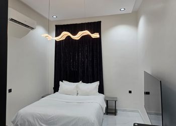 استديو بسرير ماستر وأثاث مريح 