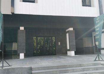 استديو بسرير ماستر وأثاث مريح 