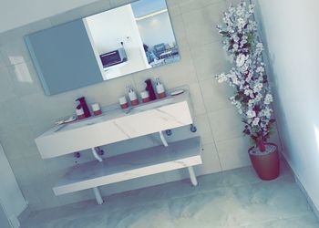 استراحة بمجلس وفناء خارجي 