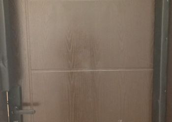استديو بأثاث مريح وبسيط 