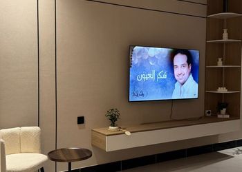 شقة بدخول ذاتي وصالة أنيقة 