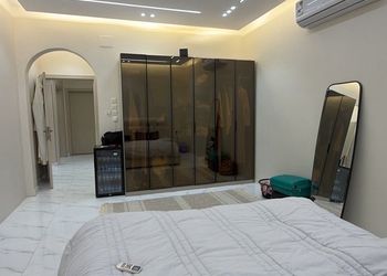 شقة بصالة وغرفة نوم مريحة 