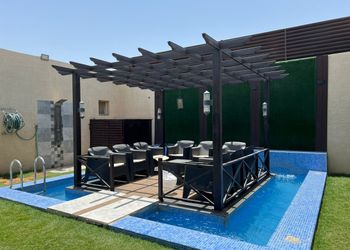 شاليه بمسبح ومسطح اخضر
