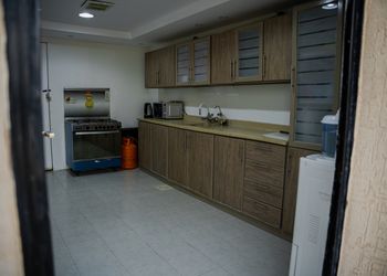 استراحة بجلسات خارجية ومسبح 