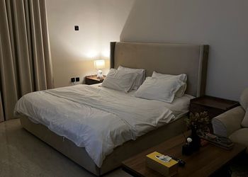 استديو بسرير ماستر وجلسة جانبية