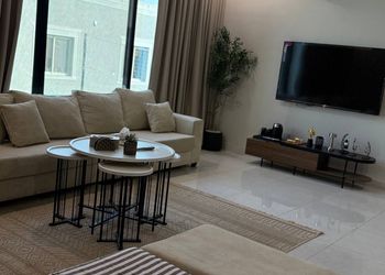 استراحة عائلية بمسبح و جلسة خارجية