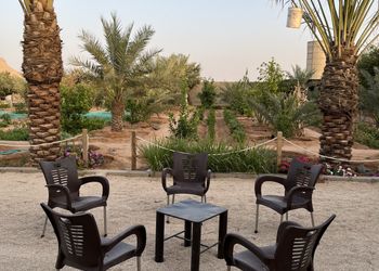 استراحة بجلسة خارجية واجواء ممتعة