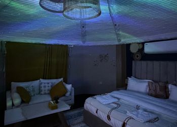 استديو بسرير ماستر وجلسة جانبية