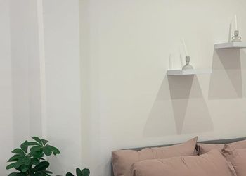 استديو بسرير ماستر وجلسة مريحة 