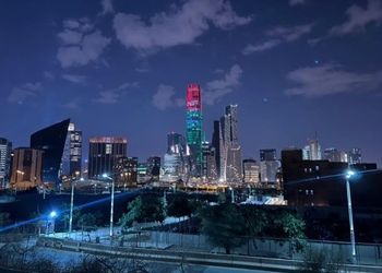 شقة ببلكونة مطلة ودخول ذاتي