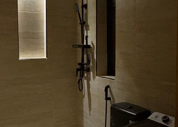 شقة بغرفة معيشة وغرفتين نوم 