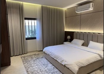 استديو بسرير ماستر وأثاث مريح 