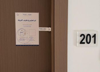 استديو بسرير ماستر وجلسة جانبية