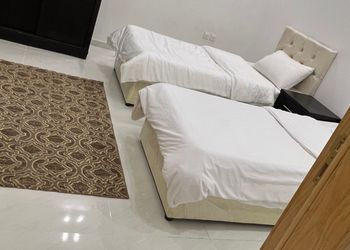شقة بثلاث غرف نوم وغرفة جلوس 