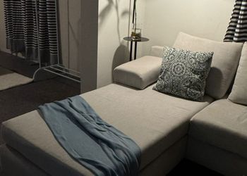 استديو بدخول ذاتي وتصميم هادئ 