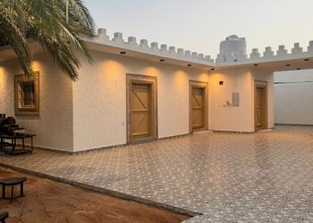 شاليه بجلسة خارجية وألعاب أطفال