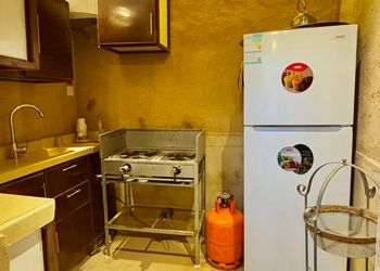 شاليه بطابع تراثي بجلسة خارجية  