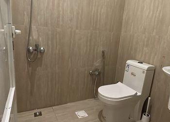 استديو بأثاث مريح وبسيط 