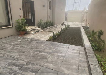   شاليه بإطلالة على الجبل 