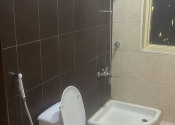 شقة بغرفتين نوم وجلسة ارضيه