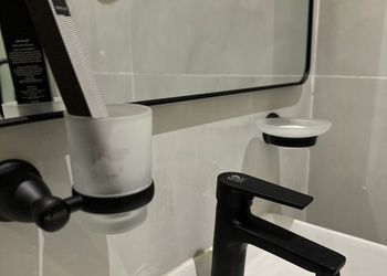 استديو هادئ بدخول ذاتي 