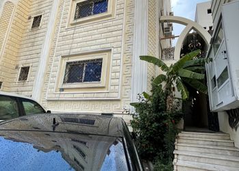 شقة بصاله وثلاث غرف نوم