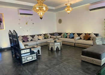 شاليه بمسطح اخضر واضاءة