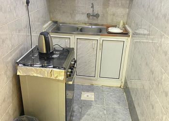 استديو بسرير ماستر وأثاث مريح 