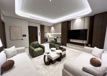 شقة بتصميم فاخر و دخول ذاتي 
