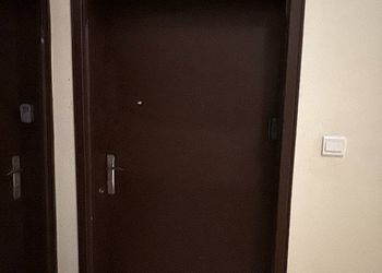 استديو بسرير ماستر وجلسة جانبية