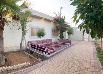 مزرعة بجلسة خارجية وبأجواء ريفية