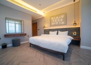 شقة بغرفتين وجكوزي ببرج سكني