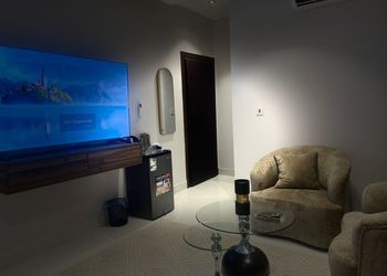 استديو بأثاث مريح وبسيط 