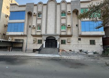 شقة بغرفتين نوم وصالة مريحة 