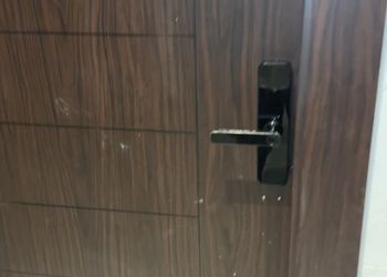 شقة بغرفتين نوم وصالة مريحة 