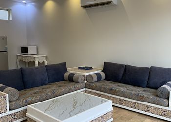 شاليه بمسطح اخضر و مسبح