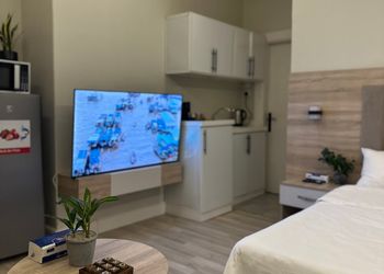 استديو بأثاث مريح وبسيط 