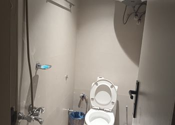 استديو بسرير ماستر وجلسة جانبية 