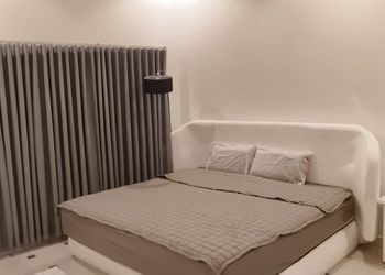 استديو بسرير ماستر وجلسة جانبية 