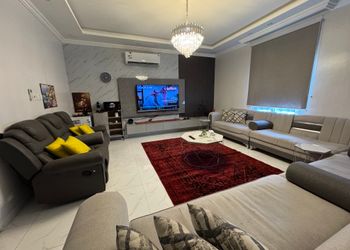 استديو بسرير ماستر وجلسة جانبية 