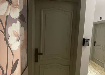 استديو بسرير ماستر وأثاث مريح 